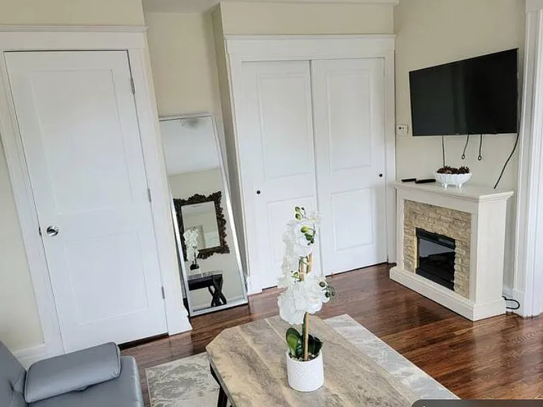 6136 Delmar Blvd #4 — Photo 3