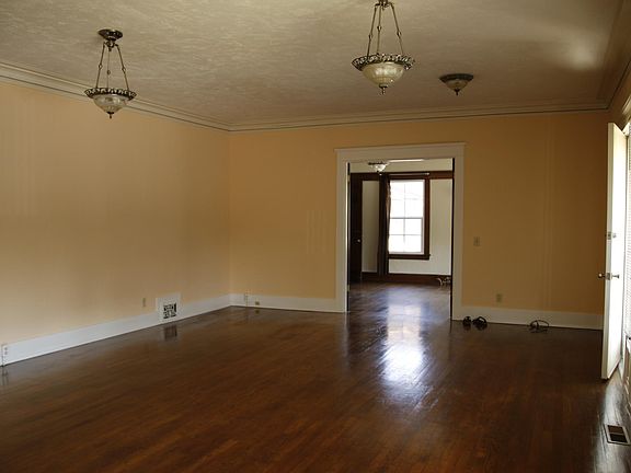 5th image of 14529 Dalman St #B
