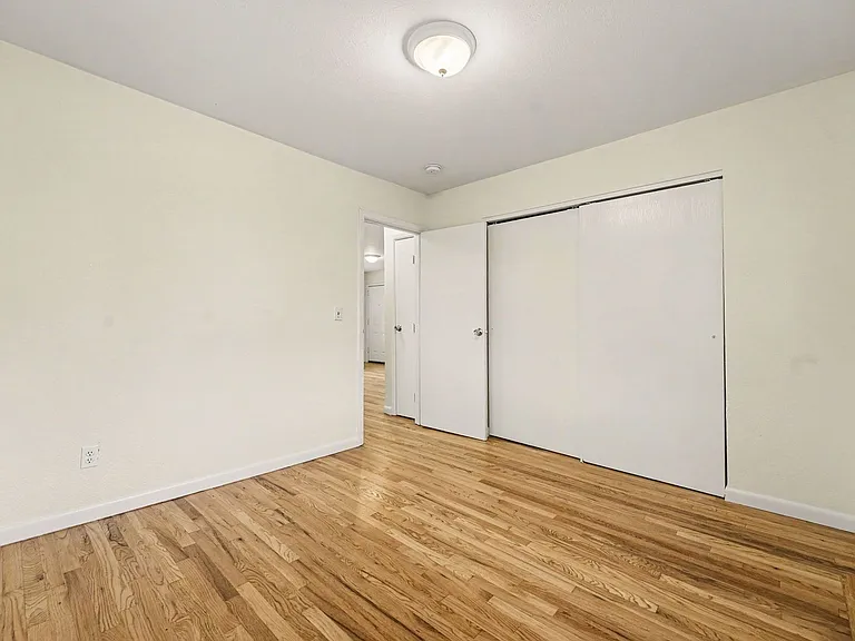 76 Newland Ct — Photo 12