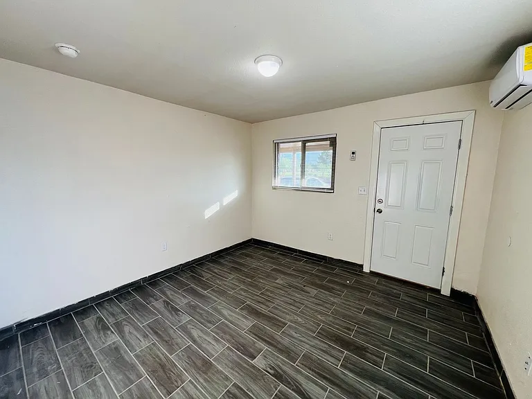7182 Ponce Dr — Photo 8