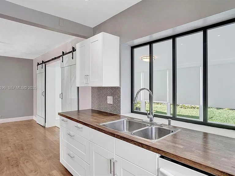 9040 Carlyle Ave — Photo 14