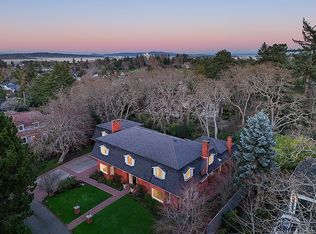 611 Island Rd, Oak Bay, BC V8S2T7