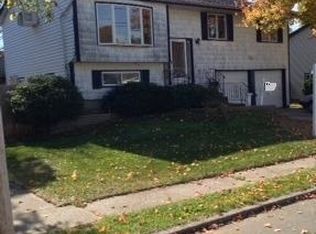 86 Thomas St, Brentwood, NY 11717
