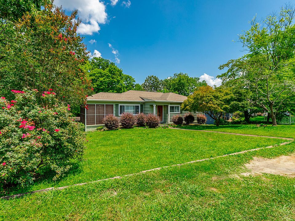1st image of 837 Linden Hall Rd