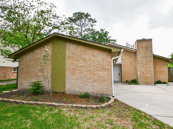3rd image of 17058 Gleneagle Dr S