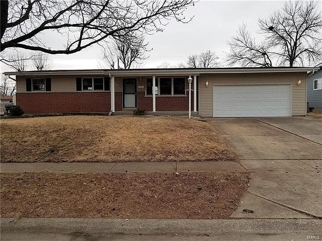 1st image of 470 Falcon Dr