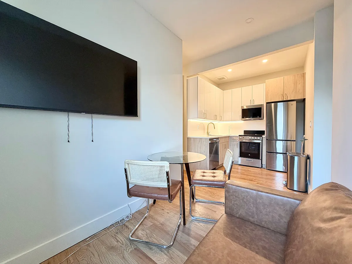 Bedroom - 980 Kent Ave #4A-232