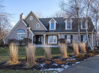 W295N1750 Prairie Wood Ct, Pewaukee, WI 53072