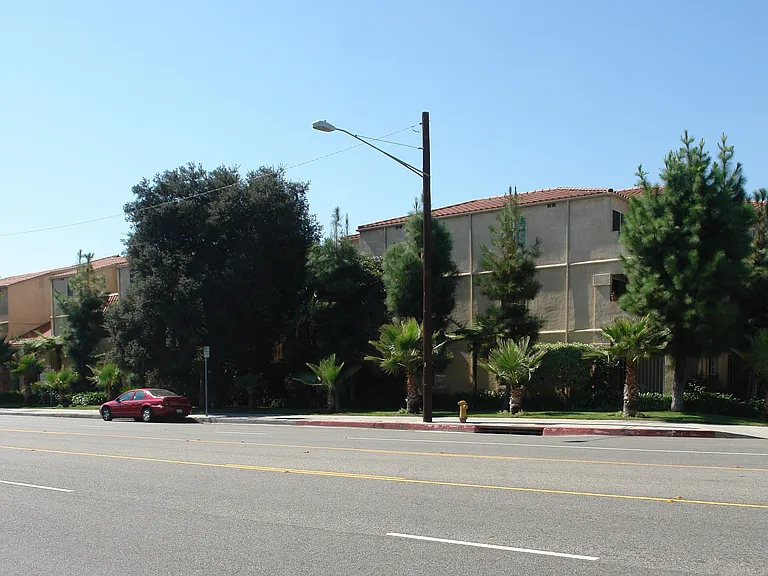 Twin Oaks — Photo 9