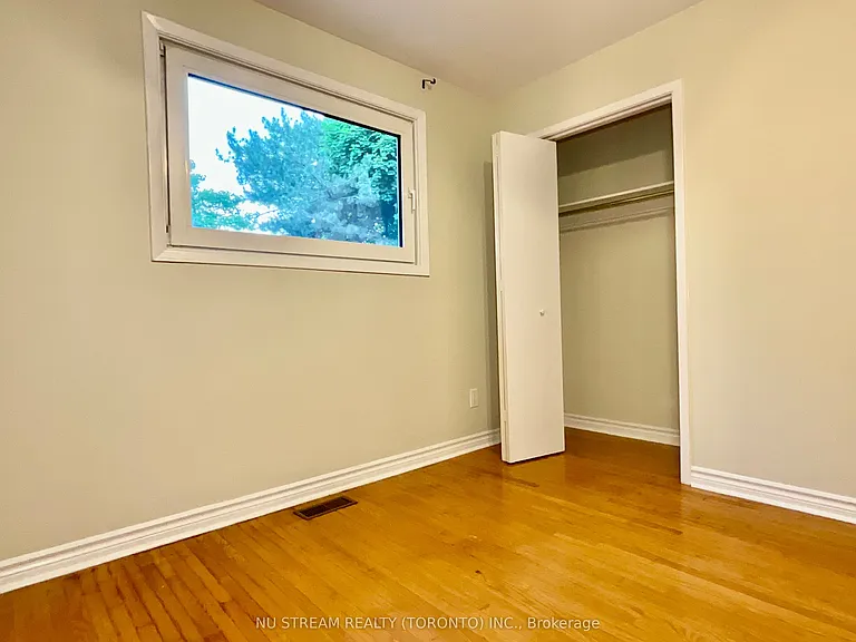 45 Emmeloord Cres — Photo 22