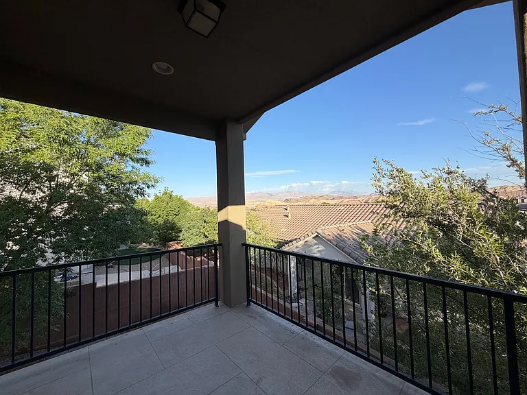 469 E Barcelona Dr — Photo 33