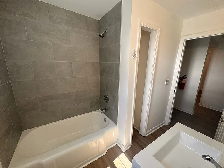 208 Meadow St #B — Photo 7