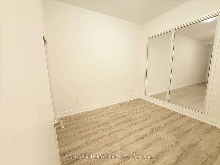 30 Shore Breeze Dr #922 — Photo 8