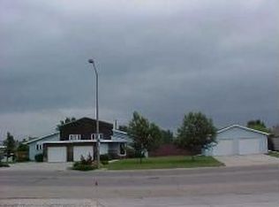 1744 16th St NW, Minot, ND 58703