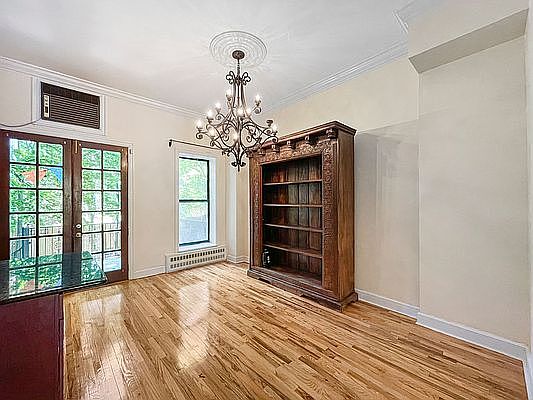 4th image of 164 W 130th St #D