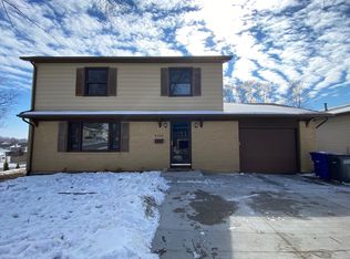 2128 Graham Cir, Dubuque, IA 52002