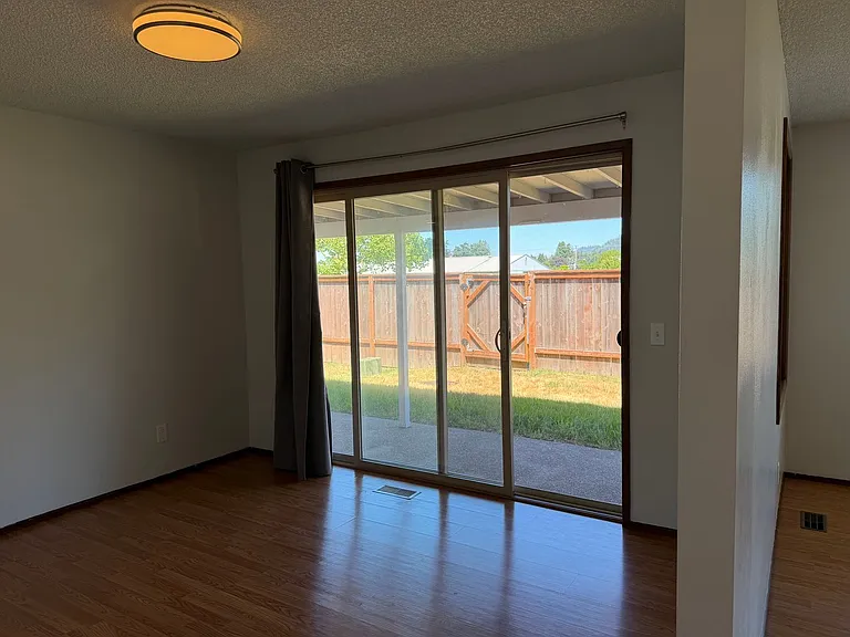 1422 Lawnridge Ave — Photo 8