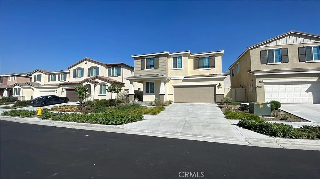 5 bed, 2415 sqft, $780 — Photo 2