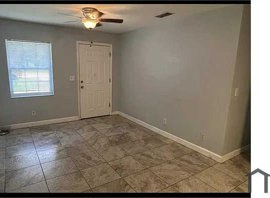 3 bed, 850 sqft, $1,600 — Photo 2