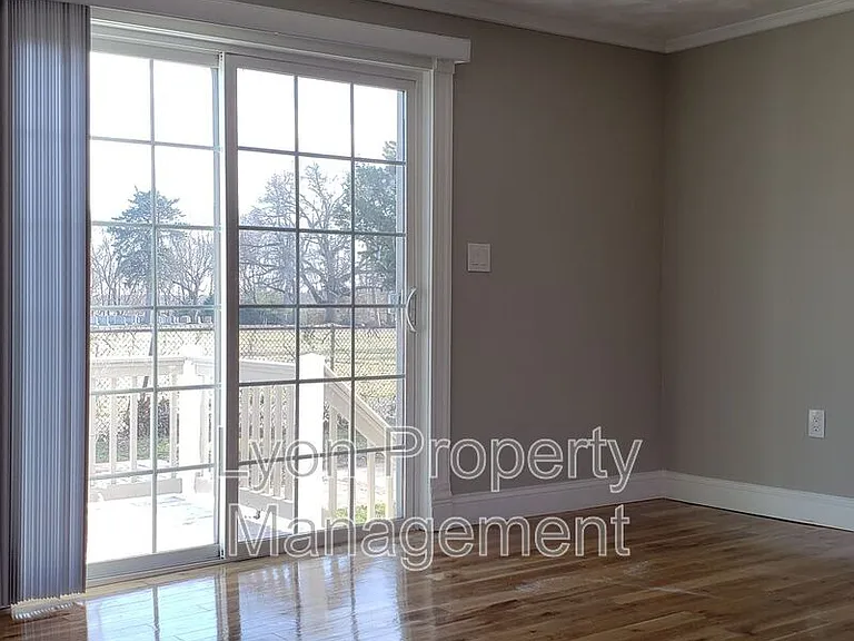 28 Lauder Ave — Photo 7