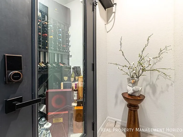 5623 N Honore Ave #322 — Photo 23