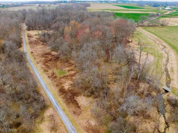 Pigeon Run Ave SW, Navarre, OH 44662