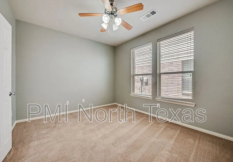10516 Bolivar Dr — Photo 12