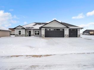 1197 Clayton St, Lake Park, IA 51347