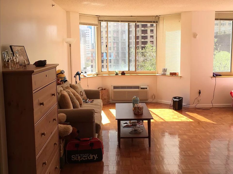 Entrance & Living room