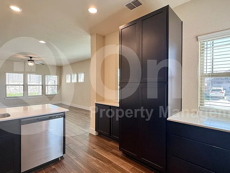 257 James Caird Dr — Photo 5