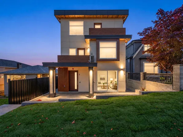 3034 E 5th Ave #2, Vancouver, BC V5M 1N8