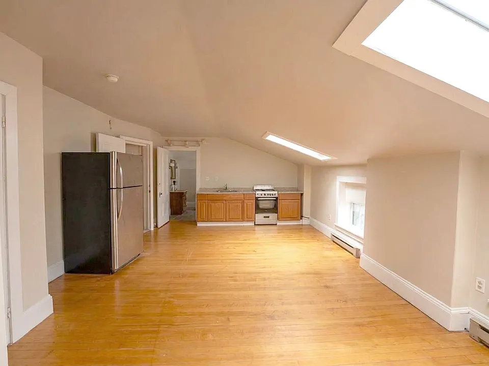 52 Carleton St #4