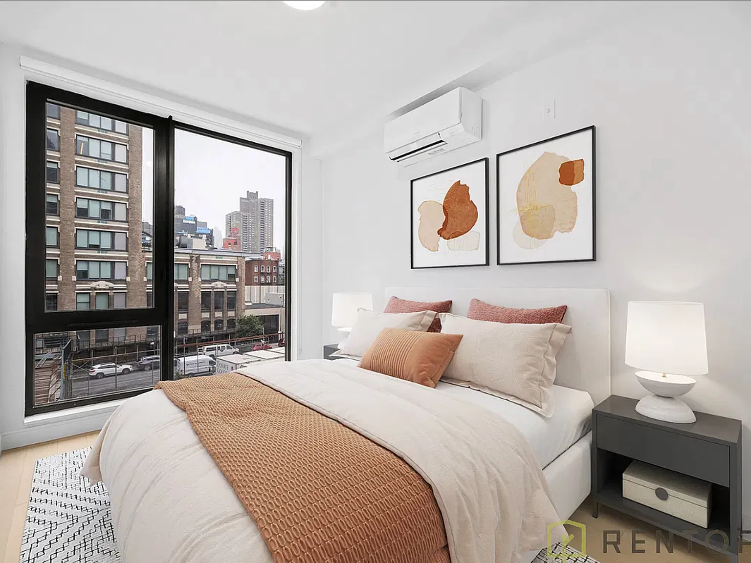 555 W 45th St — Photo 4