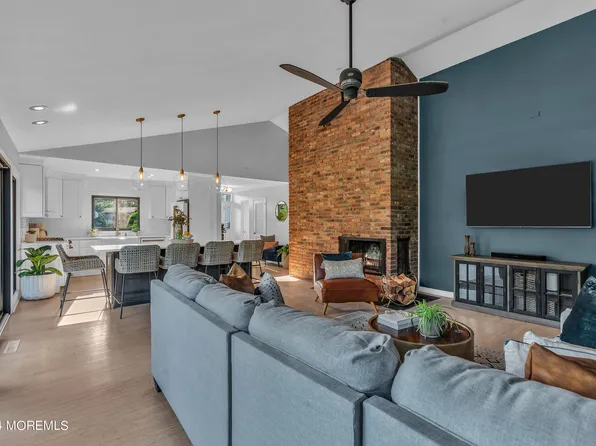 15 Wilson Circle W, Red Bank, NJ 07701