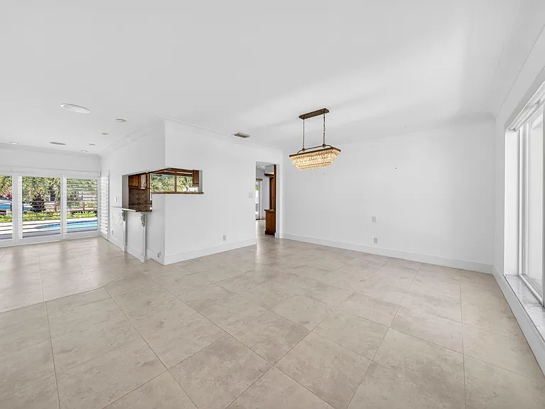 6251 NE 20th Ter — Photo 31