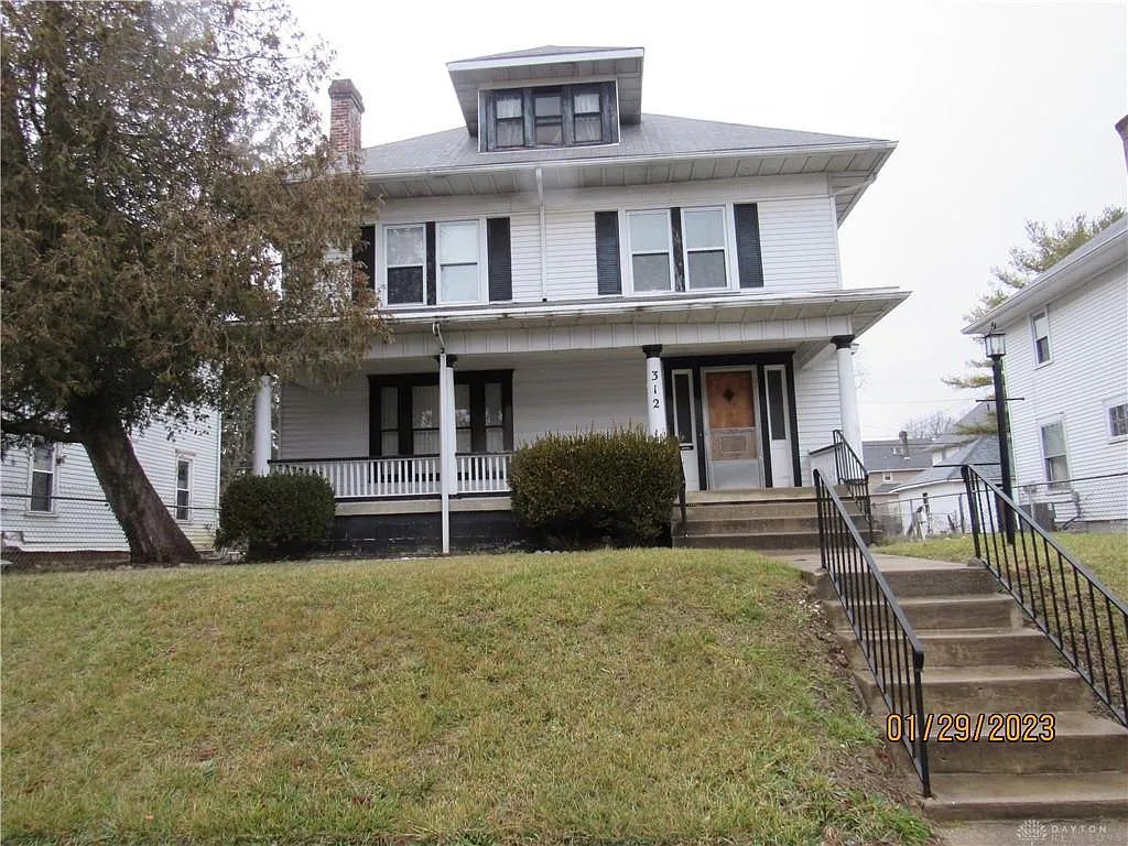 312 W Grand Ave photo 1