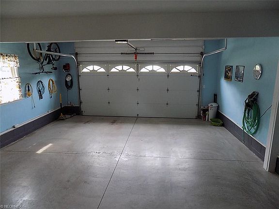 2nd image of 2341 Larkmoor St