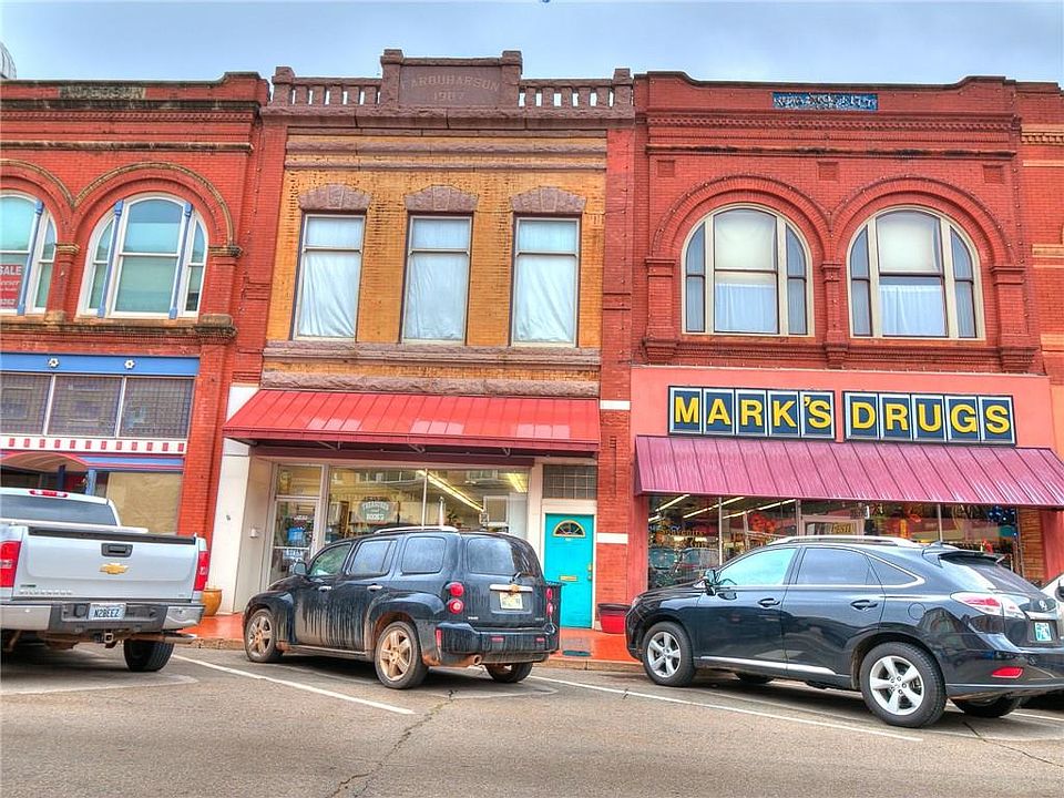 2nd image of 114 W Oklahoma Ave
