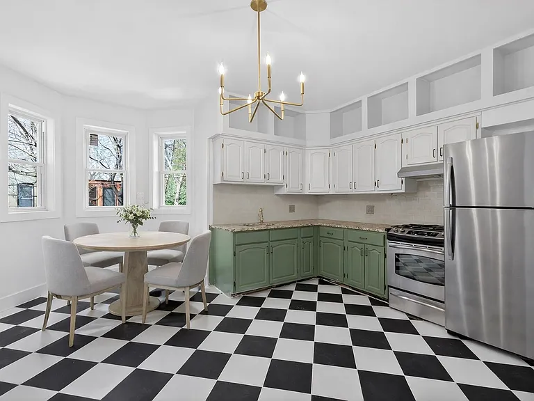 701 Bergen Ave — Photo 5