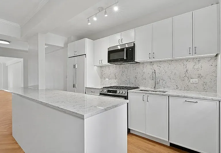 85 E End Ave #5F — Photo 3