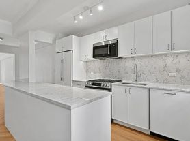 85 E End Ave