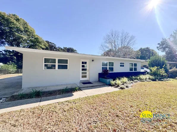 440 Avon Ln, Mary Esther, FL 32569