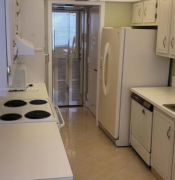 1300 Saint Charles Pl #L19 — Photo 25