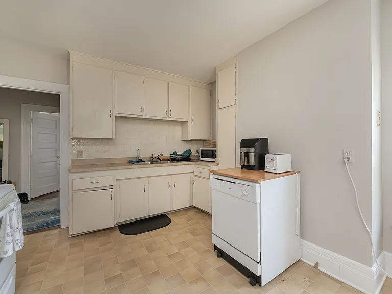 14 Audubon St #UPSTAIRS — Photo 4