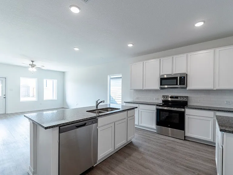 11130 Hollinger Cir — Photo 17