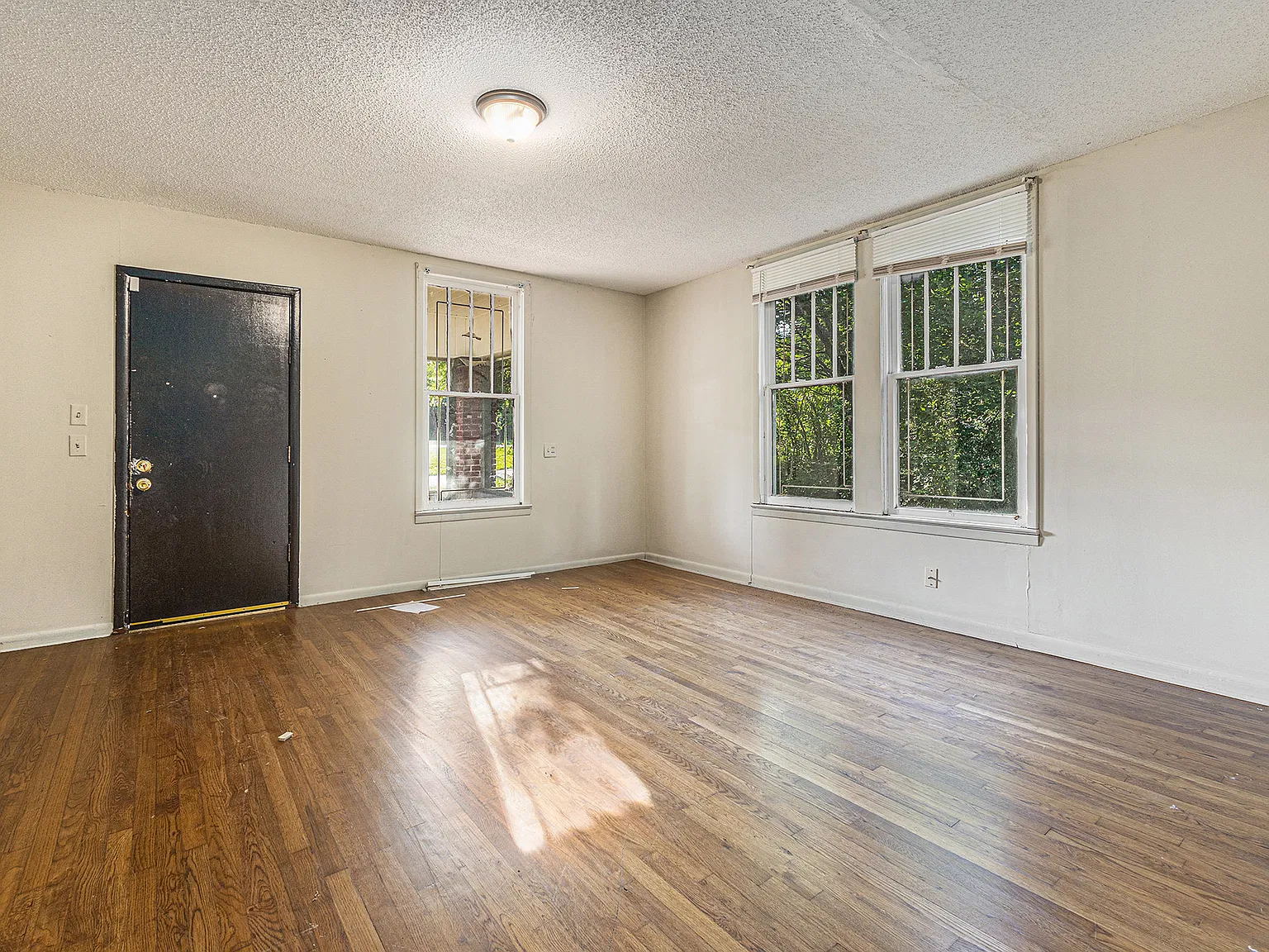 104 Henley Street - 1 — Photo 2