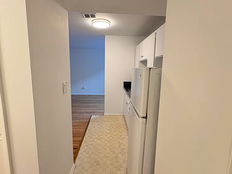 408 N 61st St #4 — Photo 14