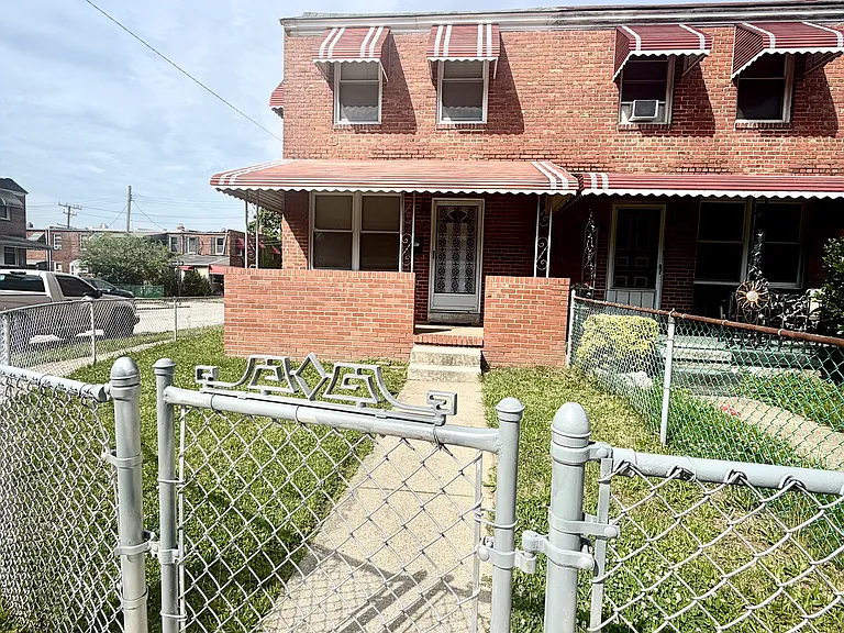 3018 Larue Sq E — Photo 1