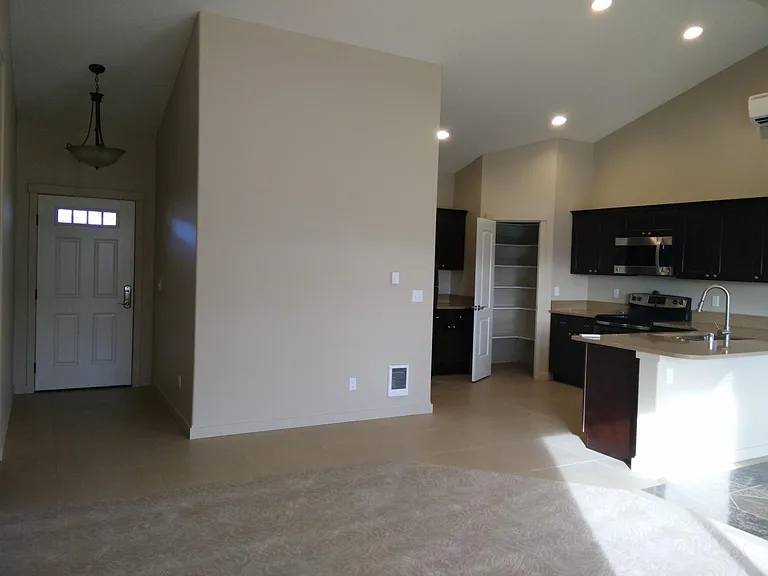 157 NW Maria St #1 — Photo 2