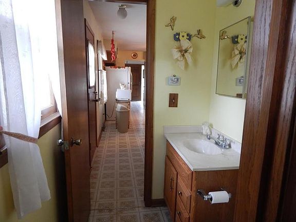 Halfbath off Kitchen